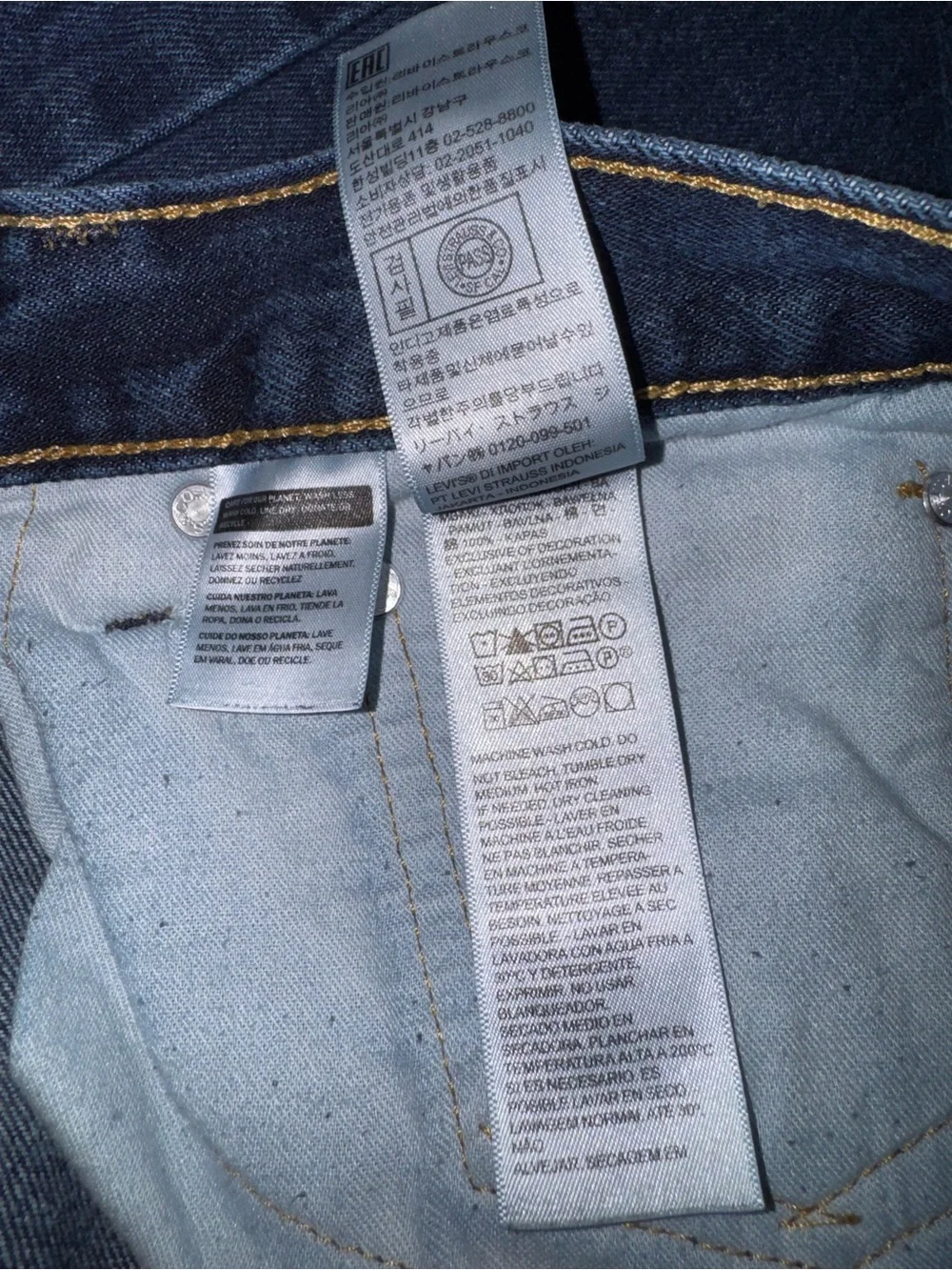 Levi's Men's Dark Blue Straight Jeans with Classic Patch. Size 34W 32L